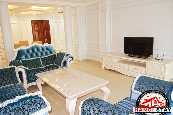 Cho thuê căn hộ rộng rãi một phòng ngủ ở Thụy Khuê, Ba Đình, Royal style 3