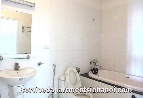 Căn hộ hai phòng ngủ, view Hồ Tây, có ban công thoáng mát cho thuê 10
