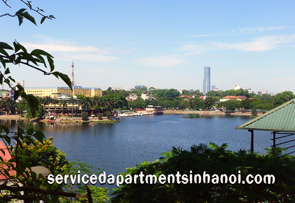 Cho thuê căn hộ ba phòng ngủ, rộng rãi có view hồ Trúc Bạch 1
