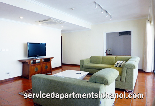 Cho thuê căn hộ ba phòng ngủ, rộng rãi có view hồ Trúc Bạch 4