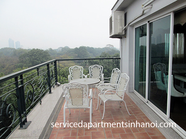 Một căn hộ penhouse một phòng ngủ có sân thượng lớn cho thuê tại Ba Đình 4