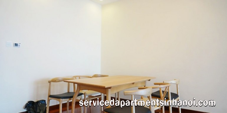 Căn hộ hai phòng ngủ cho thuê ở tòa R5, Vinhomes Royal City 5
