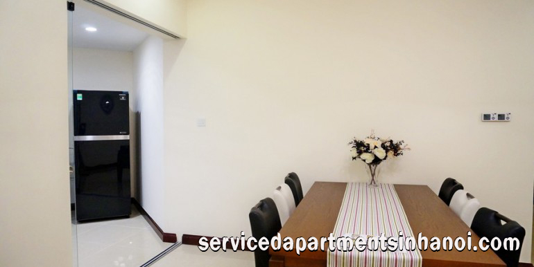 Cho thuê căn hộ ba phòng ngủ trong tòa nhà R4, Vinhomes Royal City 2