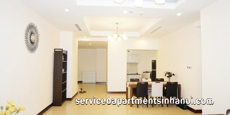 Cho thuê căn hộ ba phòng ngủ trong tòa nhà R4, Vinhomes Royal City 5