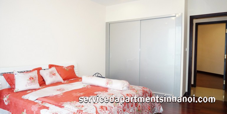 Cho thuê căn hộ ba phòng ngủ trong tòa nhà R4, Vinhomes Royal City 9