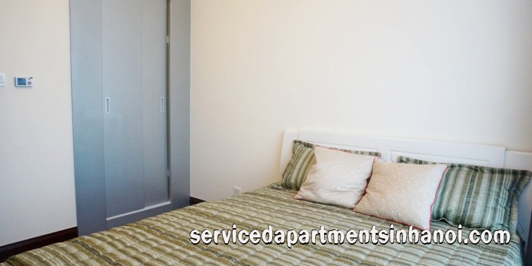 Cho thuê căn hộ ba phòng ngủ trong tòa nhà R4, Vinhomes Royal City 2