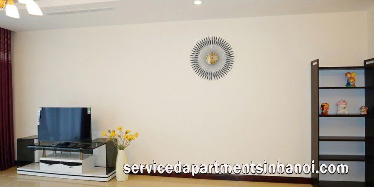 Cho thuê căn hộ ba phòng ngủ trong tòa nhà R4, Vinhomes Royal City 5