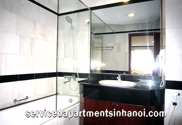 Căn hộ dịch vụ cao cấp cho thuê ở Tây Hồ, căn hộ rất rộng rãi và có view Hồ Tây 1