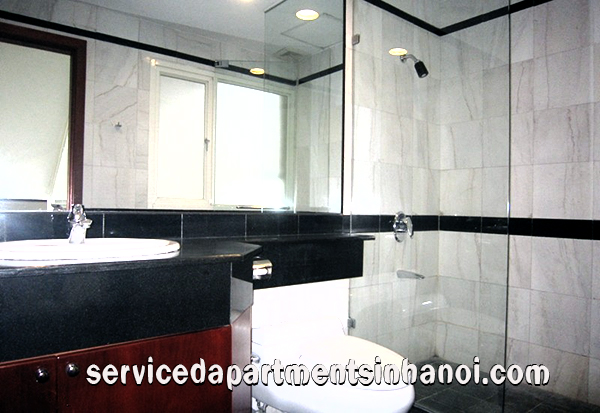 Căn hộ dịch vụ cao cấp cho thuê ở Tây Hồ, căn hộ rất rộng rãi và có view Hồ Tây 2