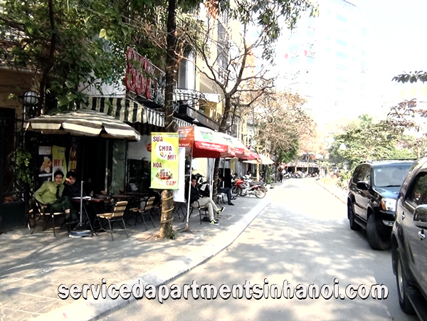 Căn hộ dịch vụ cho thuê với view hồ Ngọc Khánh ở Ba Đình 2