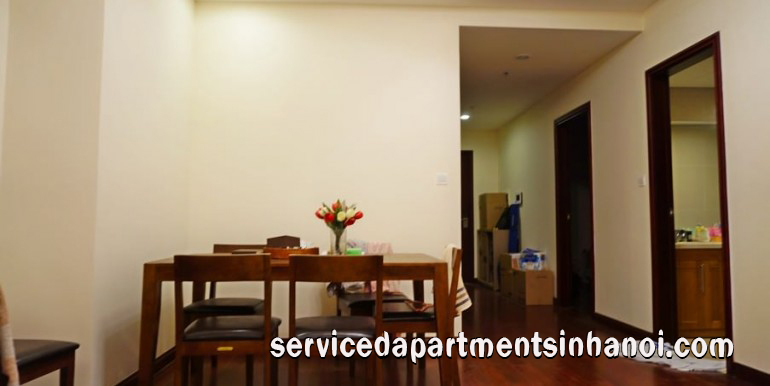 Cho thuê căn hộ rộng rãi hai phòng ngủ tại tòa nhà R1 , Vinhomes Royal City 4