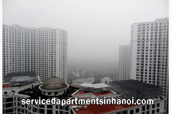 Cho thuê căn hộ hai phòng ngủ thiết kế theo phong cách châu Âu tại R1 Tower, Vinhomes Royal City 2