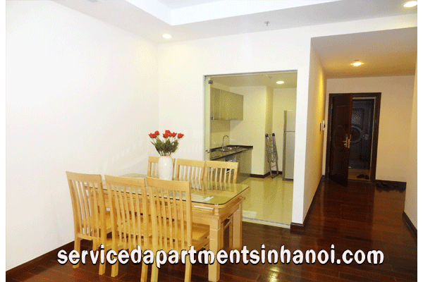 Cho thuê căn hộ hai phòng ngủ thiết kế theo phong cách châu Âu tại R1 Tower, Vinhomes Royal City 3