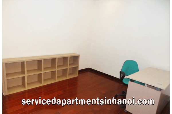Cho thuê căn hộ hai phòng ngủ thiết kế theo phong cách châu Âu tại R1 Tower, Vinhomes Royal City 8