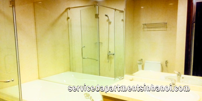 Cho thuê căn hộ 2 phòng ngủ mới được tân trang ở Vinhomes Royal City 10