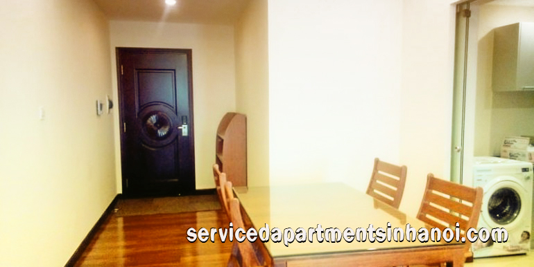 Cho thuê căn hộ 2 phòng ngủ mới được tân trang ở Vinhomes Royal City 5