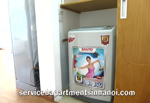Cho thuê căn hộ dịch vụ 2 phòng ngủ quận Tây Hồ, có ban công 1
