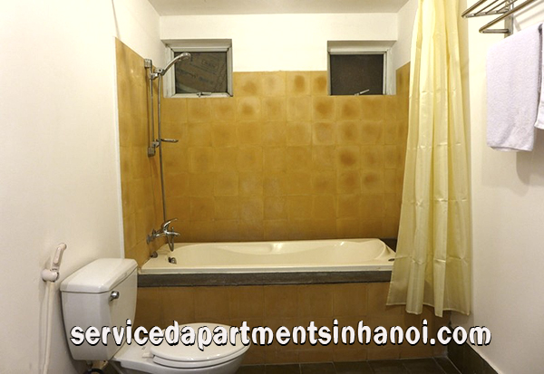 Căn hộ dịch vụ cho thuê với ban công đáng yêu ở Tây Hồ, có hai phòng ngủ 2