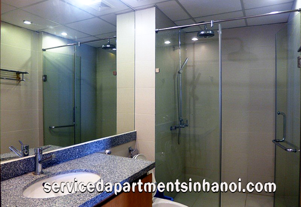 Căn hộ dịch vụ có ban công đẹp, view Hồ Tây 1