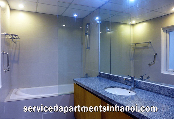 Căn hộ dịch vụ có ban công đẹp, view Hồ Tây 10