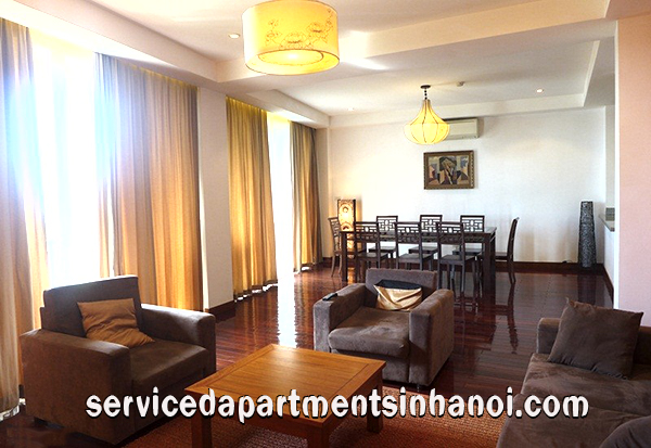 Căn hộ dịch vụ có ban công đẹp, view Hồ Tây 4