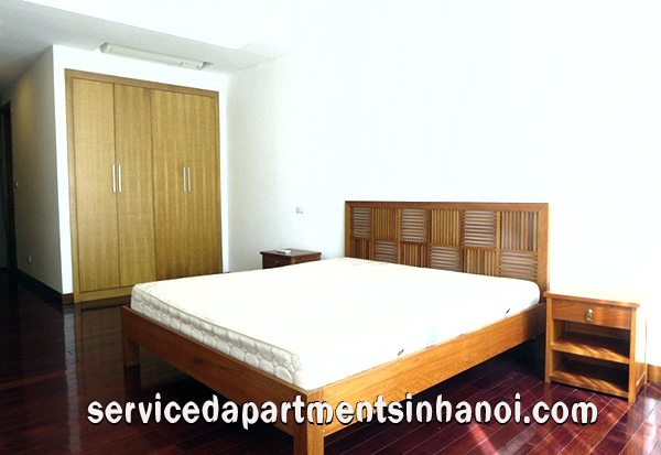 Căn hộ dịch vụ có ban công đẹp, view Hồ Tây 8