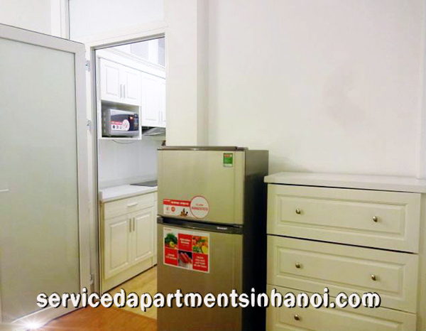 Căn hộ dịch vụ 1 phòng ngủ cho thuê có ban công ở Lạc Long Quân, Tây Hồ 5