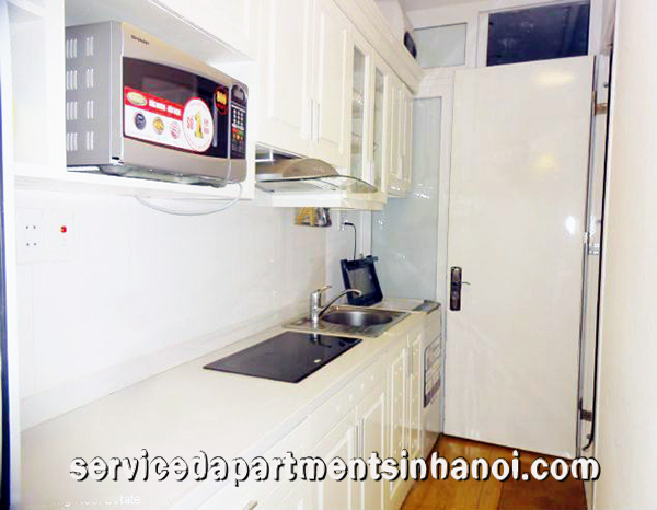 Căn hộ dịch vụ 1 phòng ngủ cho thuê có ban công ở Lạc Long Quân, Tây Hồ 7