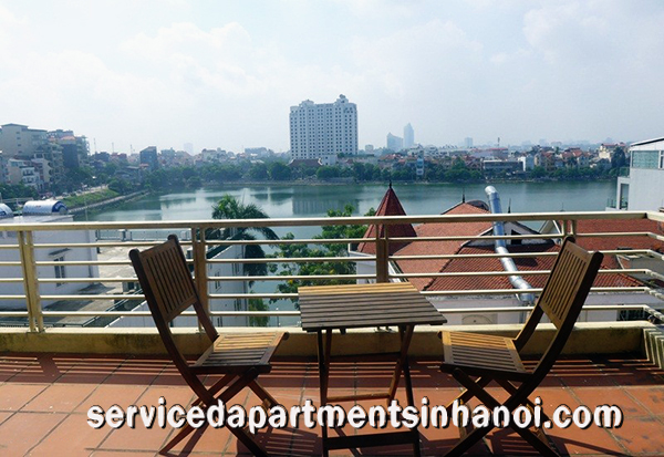 Cho thuê căn hộ hai phòng ngủ với ban công đẹp nhìn ra Hồ Tây
