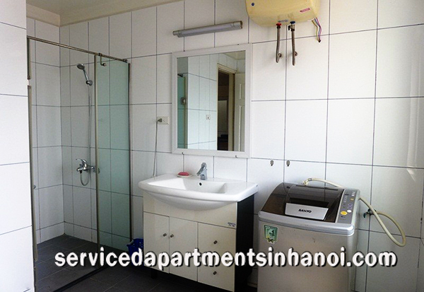 Cho thuê căn hộ hai phòng ngủ với ban công đẹp nhìn ra Hồ Tây 9