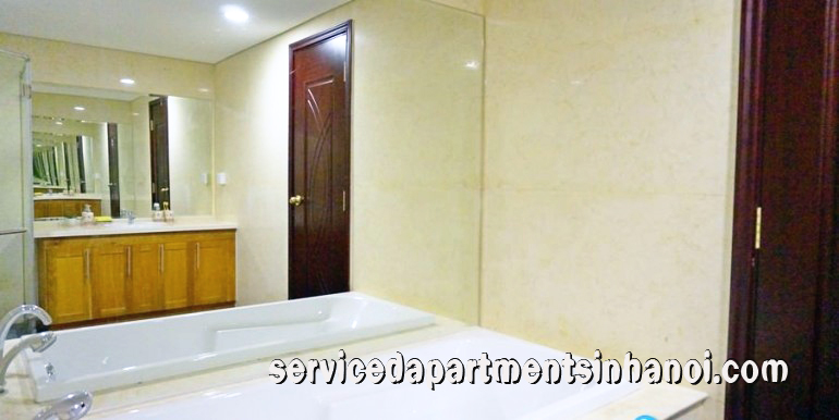 CHCC hai phòng ngủ cho thuê tại tòa nhà R4, Royal City 7