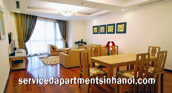 Chính chủ cho thuê căn hộ hai phòng ngủ ở tầng cao trong tòa nhà R1, Royal City, full đồ 1
