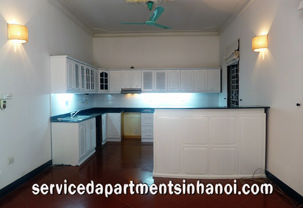 Cho thuê căn hộ cao cấp 4 phòng ngủ nằm trong khu vực yên tĩnh ở Tây Hồ 2