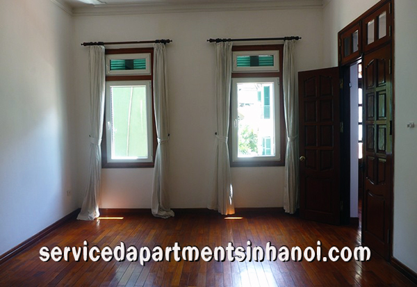 Cho thuê căn hộ cao cấp 4 phòng ngủ nằm trong khu vực yên tĩnh ở Tây Hồ 4