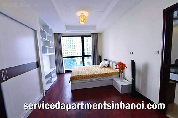 Cho thuê căn hộ hai phòng ngủ ở R5 Tower, Vinhomes Royal City 5