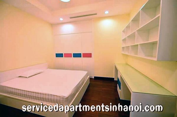 Cho thuê căn hộ hai phòng ngủ ở R5 Tower, Vinhomes Royal City 6