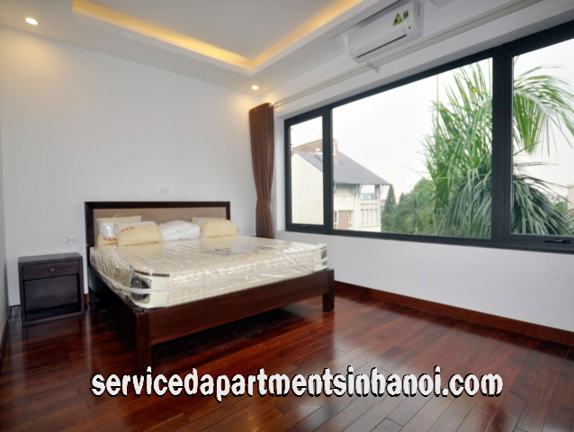 Cho thuê căn hộ dịch vụ 2 ngủ, ban công rộng trên đường Tây Hồ, quận Tây Hồ 10