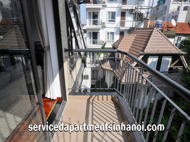 Cho thuê căn hộ dịch vụ 2 ngủ, ban công rộng trên đường Tây Hồ, quận Tây Hồ 4