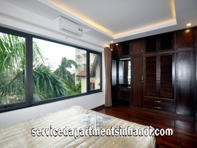 Cho thuê căn hộ dịch vụ 2 ngủ, ban công rộng trên đường Tây Hồ, quận Tây Hồ 1