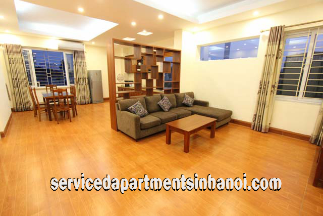 Cho thuê căn hộ dịch vụ đẹp 2 phòng ngủ tại Đội Cấn, Ba Đình