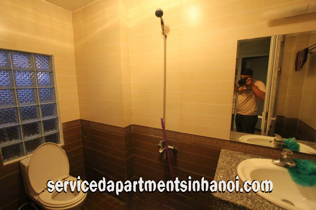 Cho thuê căn hộ dịch vụ đẹp 2 phòng ngủ tại Đội Cấn, Ba Đình 2