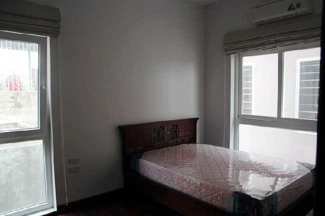 Căn hộ 2 phòng ngủ với ban công rất đẹp cho thuê trên đường Âu Cơ, Tây Hồ 2