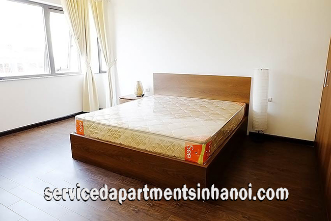 Căn hộ dịch vụ hai phòng ngủ cho thuê trên phố Đặng Thai Mai, Tây Hồ có ban công 3