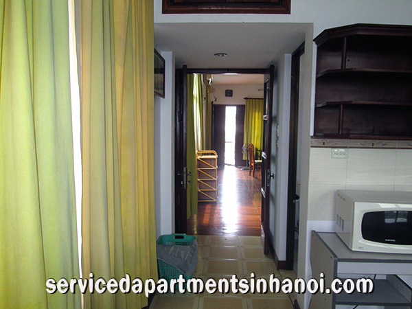 Cho thuê căn hộ 1 phòng ngủ rộng, sáng gần phố Lò Đúc 5