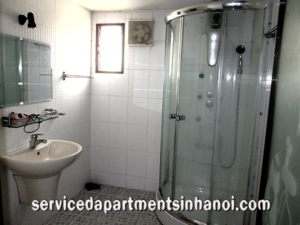 Cho thuê căn hộ 1 phòng ngủ rộng, sáng gần phố Lò Đúc 7