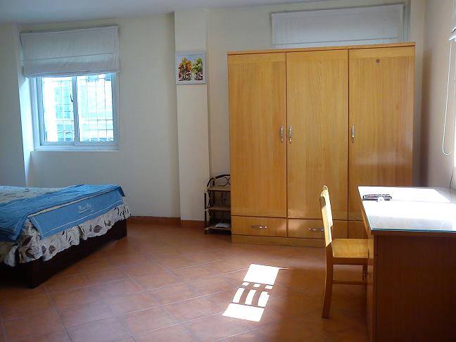 Cho thuê căn hộ 1 phòng ngủ rộng 70m2, sáng gần bệnh viện YecXanh 2