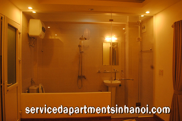 Cho thuê căn hộ dịch vụ 1 ngủ có ban công ngay mặt hồ Tây, quận Tây Hồ 6