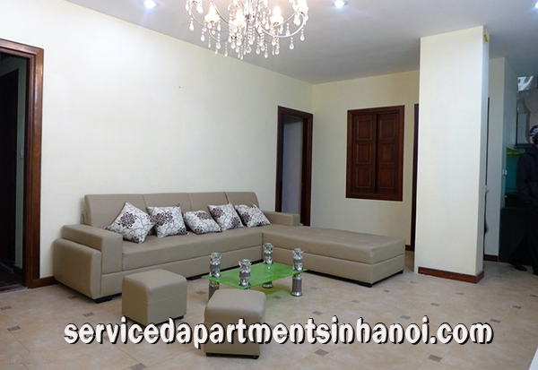 Chính chủ cho thuê căn hộ dịch vụ 4 phòng ngủ trên đường Thụy Khuê 2