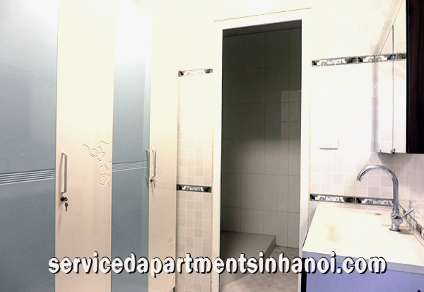 Chính chủ cho thuê căn hộ dịch vụ 4 phòng ngủ trên đường Thụy Khuê 8