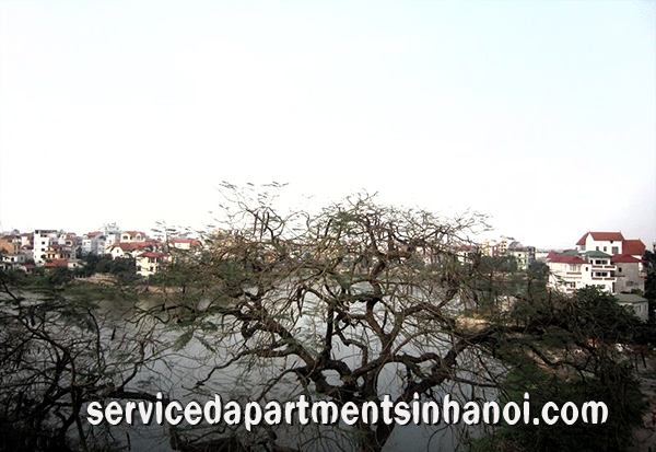 Cho thuê căn hộ 2 phòng ngủ có ban công, view hồ Tây 1